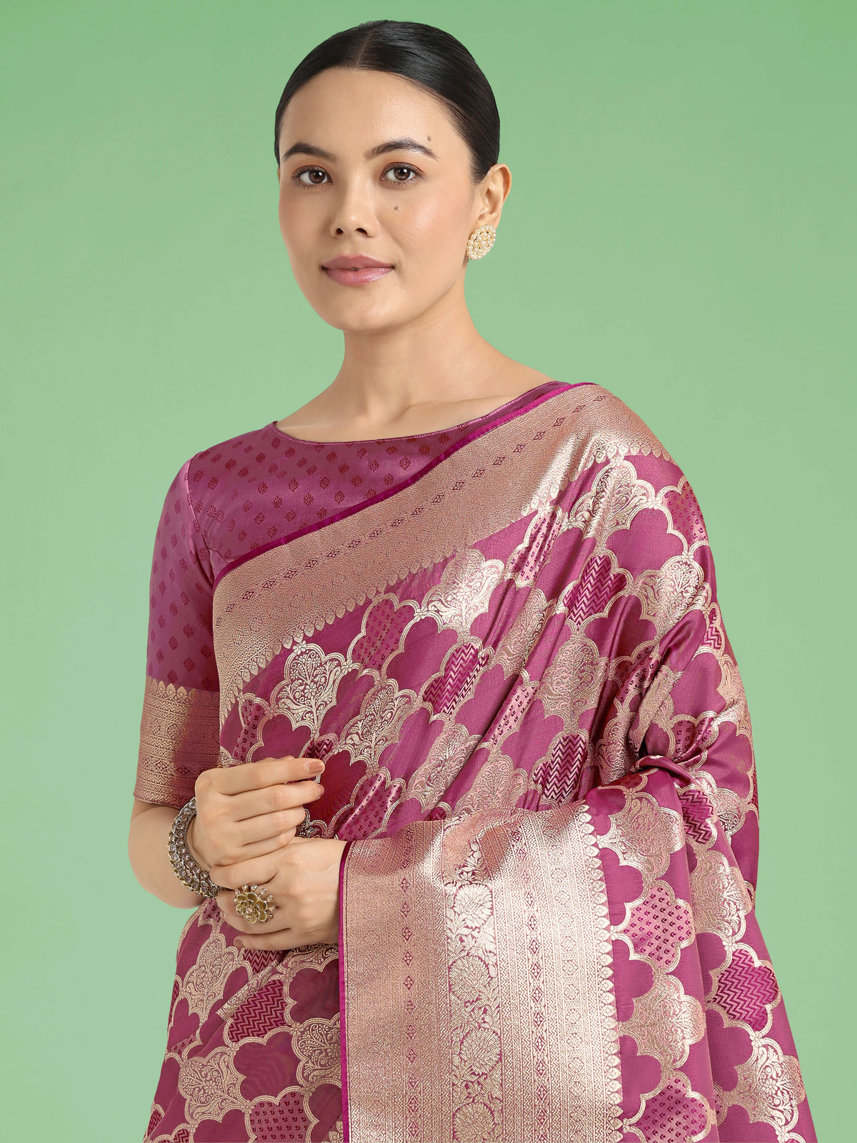 Rose Pink Banarasi-Style Silk Blend Saree with Scalloped Zari Jaal, border close-up