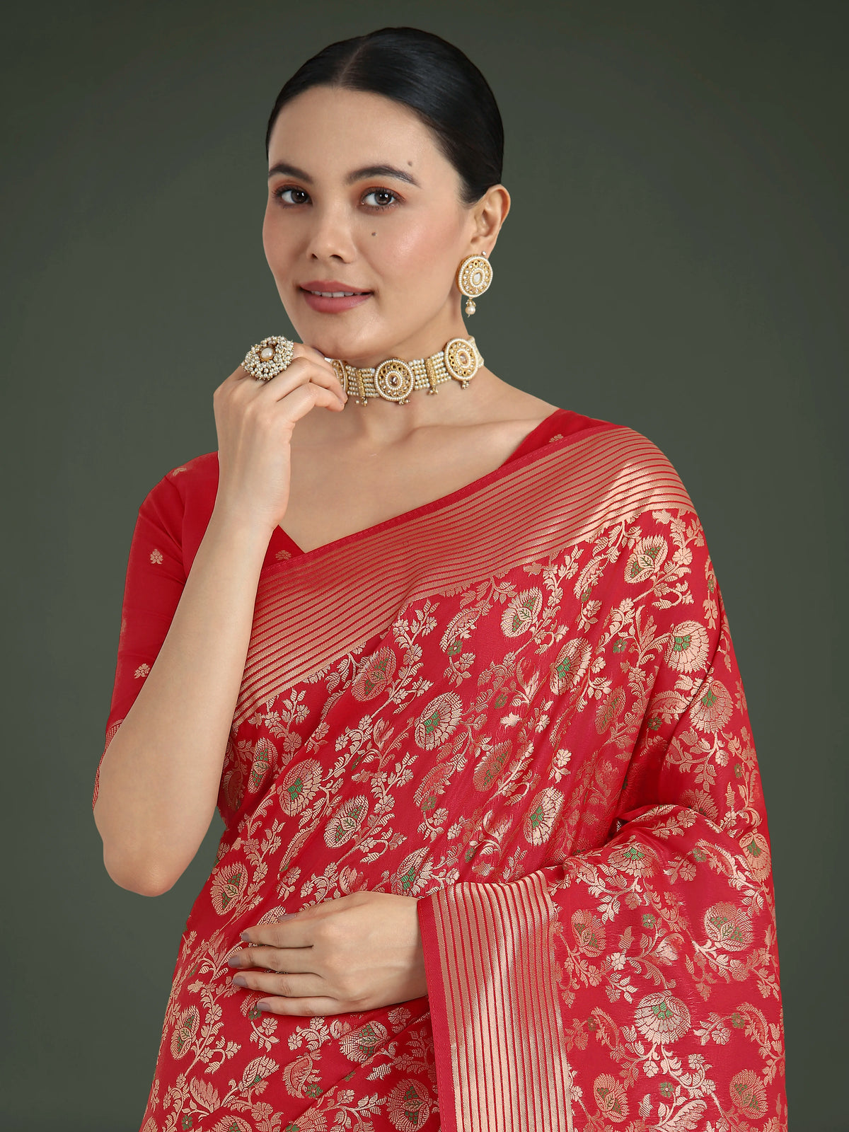 Red Banarasi-Style Silk Blend Saree with Floral Jaal, border close-up
