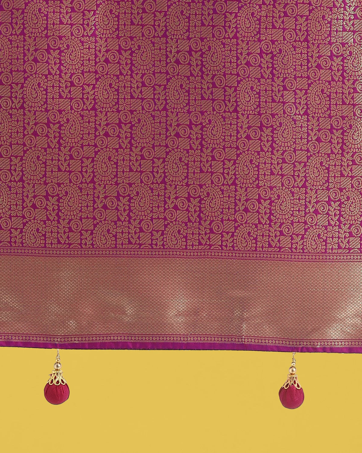 Multicolor Banarasi-Style Silk Blend Saree with Zari Diamond Weave, pallu close-up