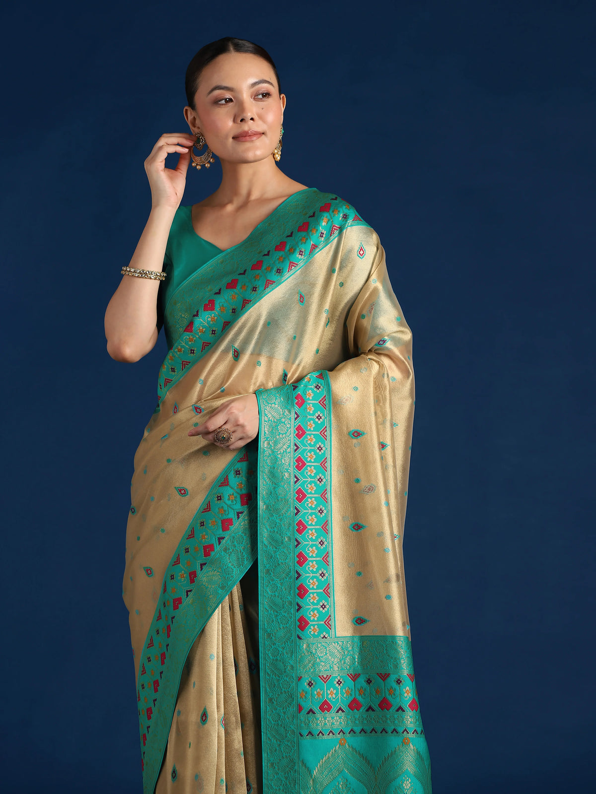 Turquoise Silk Blend Saree with Zari Weave Pallu, drape detail