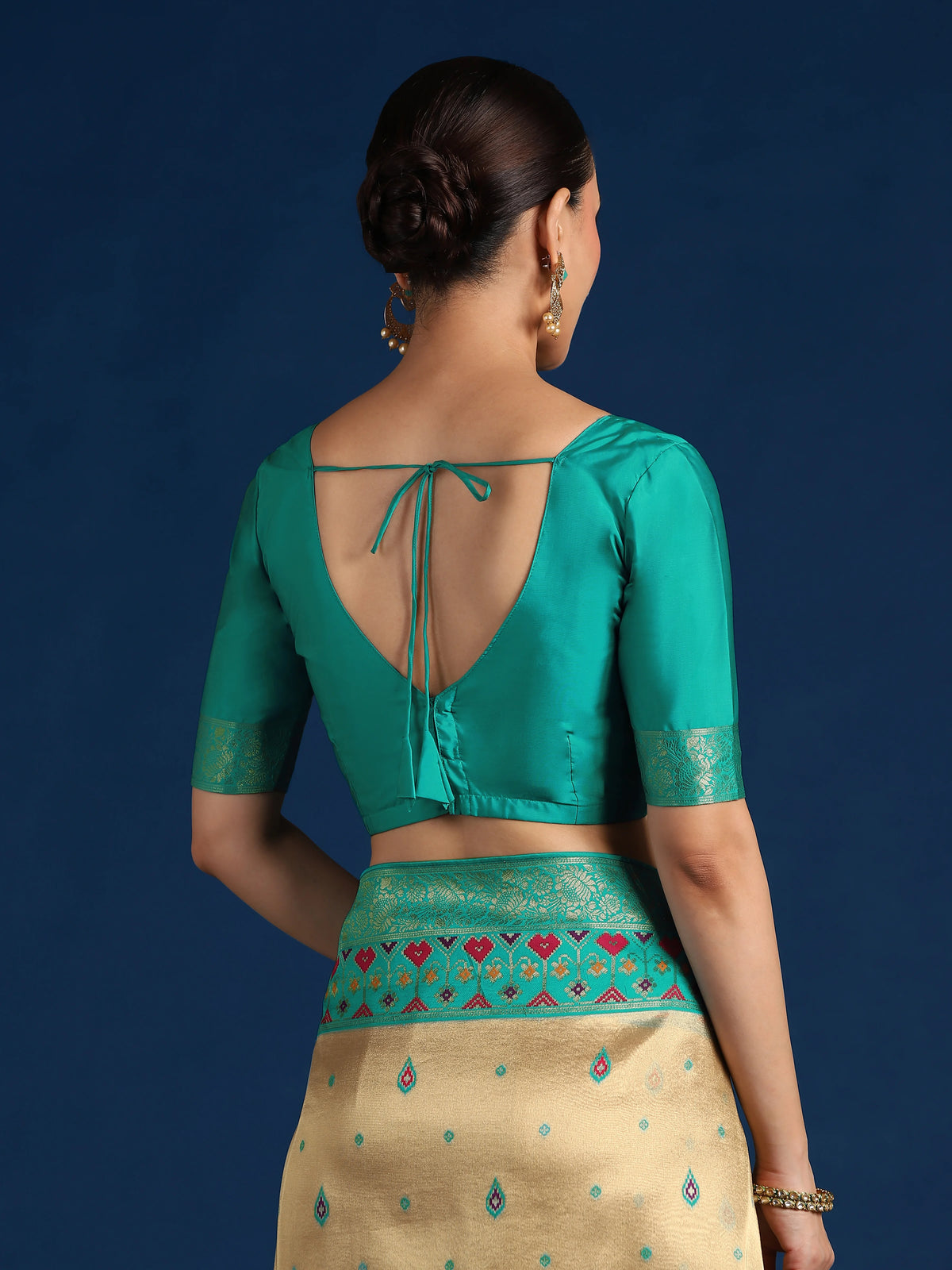 Turquoise Silk Blend Saree with Zari Weave Pallu, blouse back