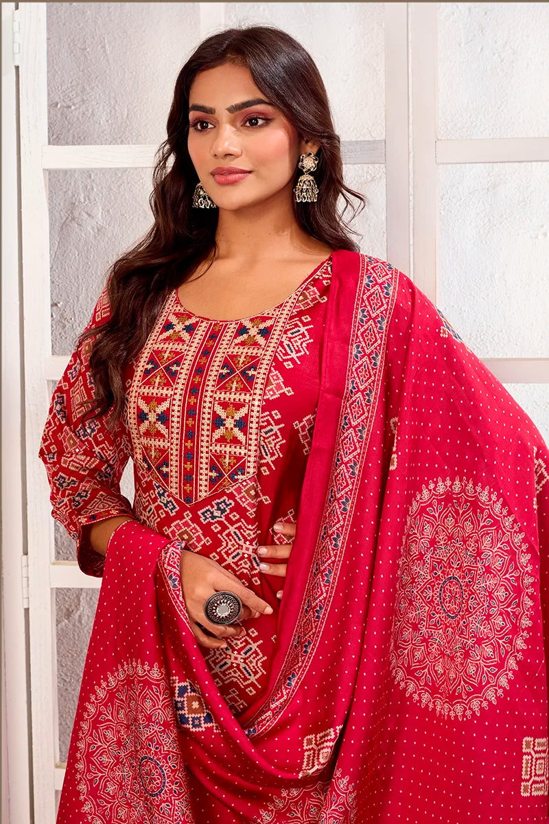 Red Chanderi Embroidered Kurti Set with Dupatta, yoke and dupatta detail