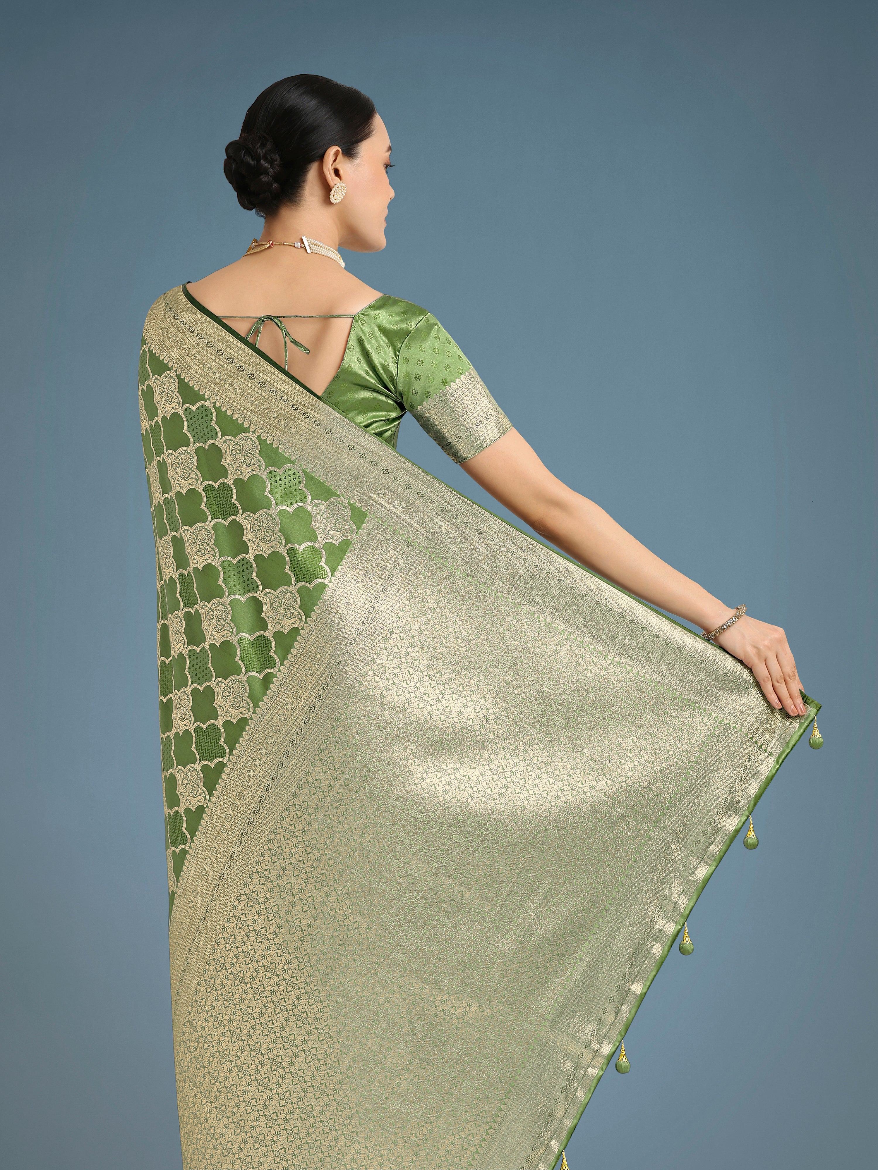 Charming Green Soft Banarasi Silk Saree With Pretty Blouse Piece