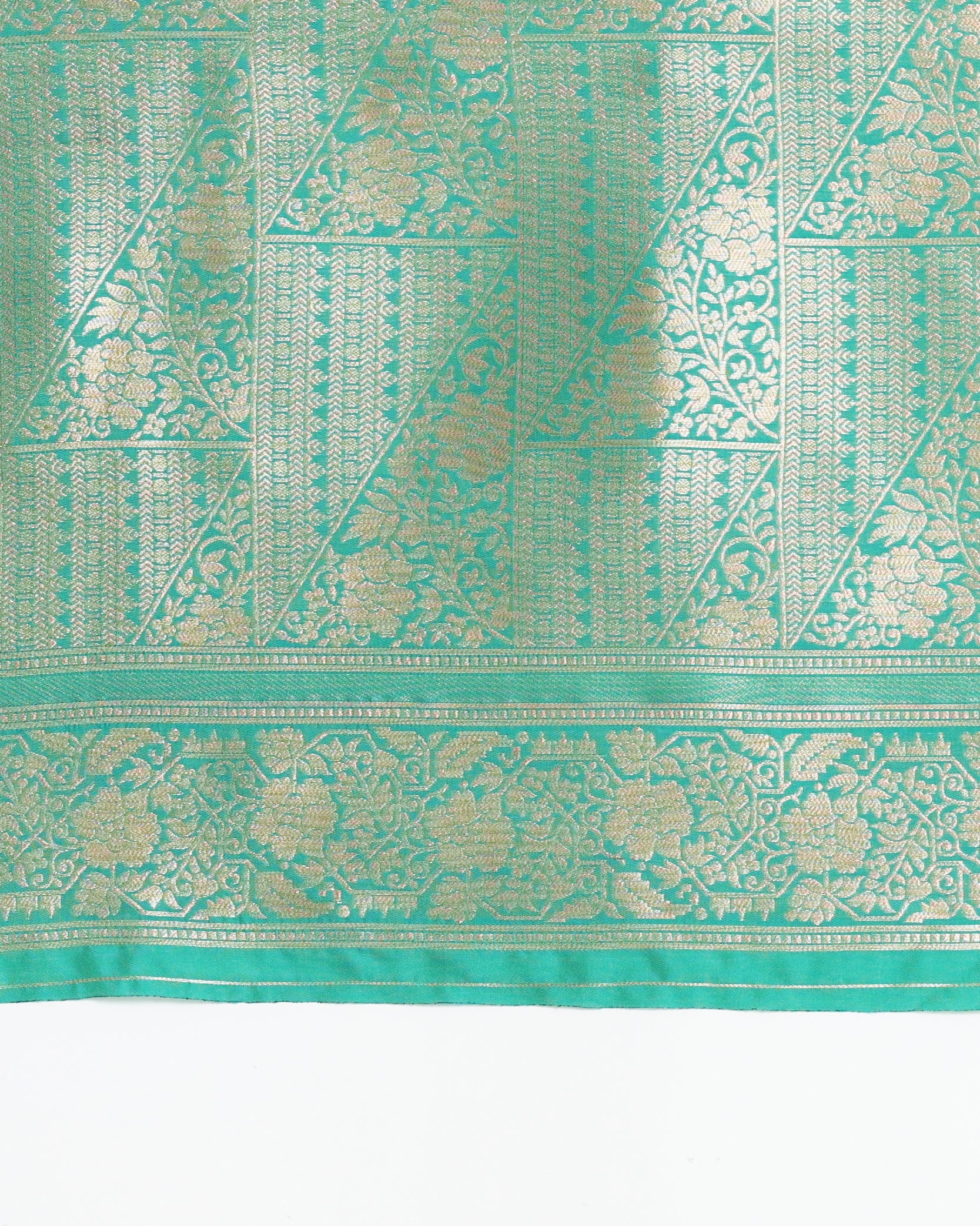 Lemon Green Banarasi Soft Silk Butti & Zari Weave Tradition Saree
