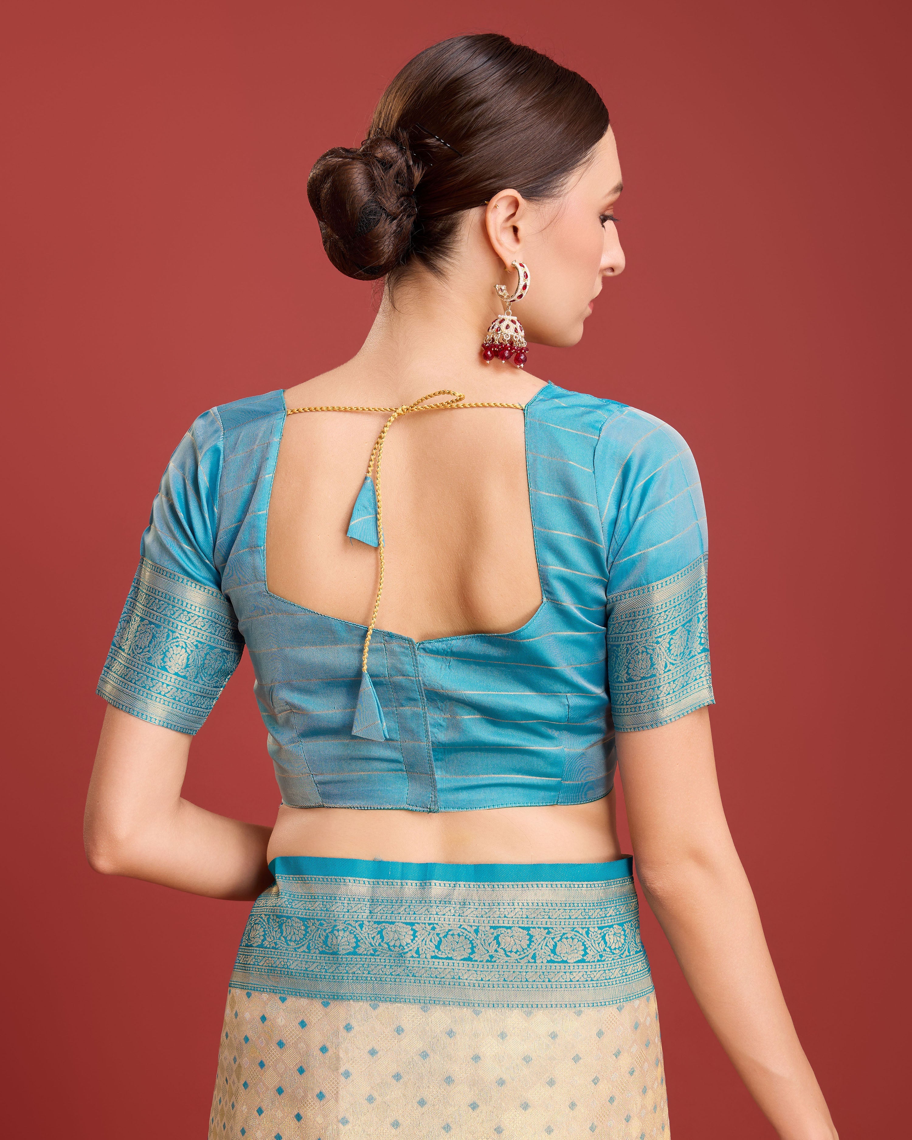 Off White Kanjivaram Silk Zari Woven Festive Wear Saree - Monjolika Fashion