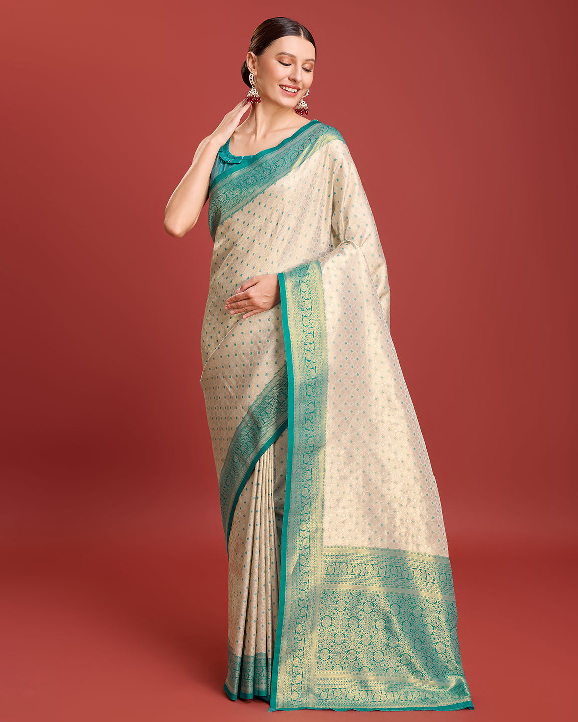 Off White Kanjivaram Silk Zari Woven Festive Wear Saree - Monjolika Fashion