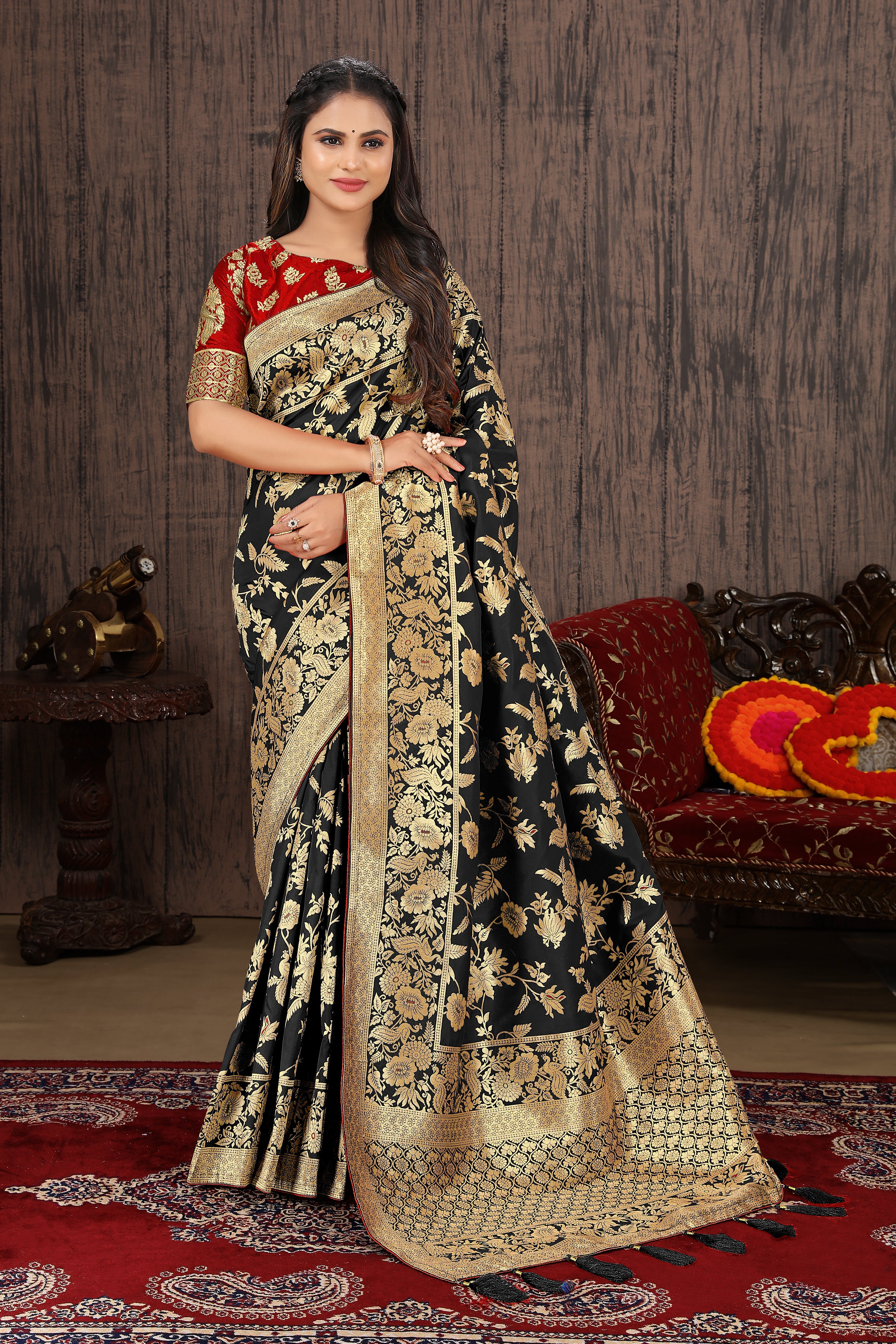 Black Banarasi Silk Blend Woven Zari Tradtionally Saree