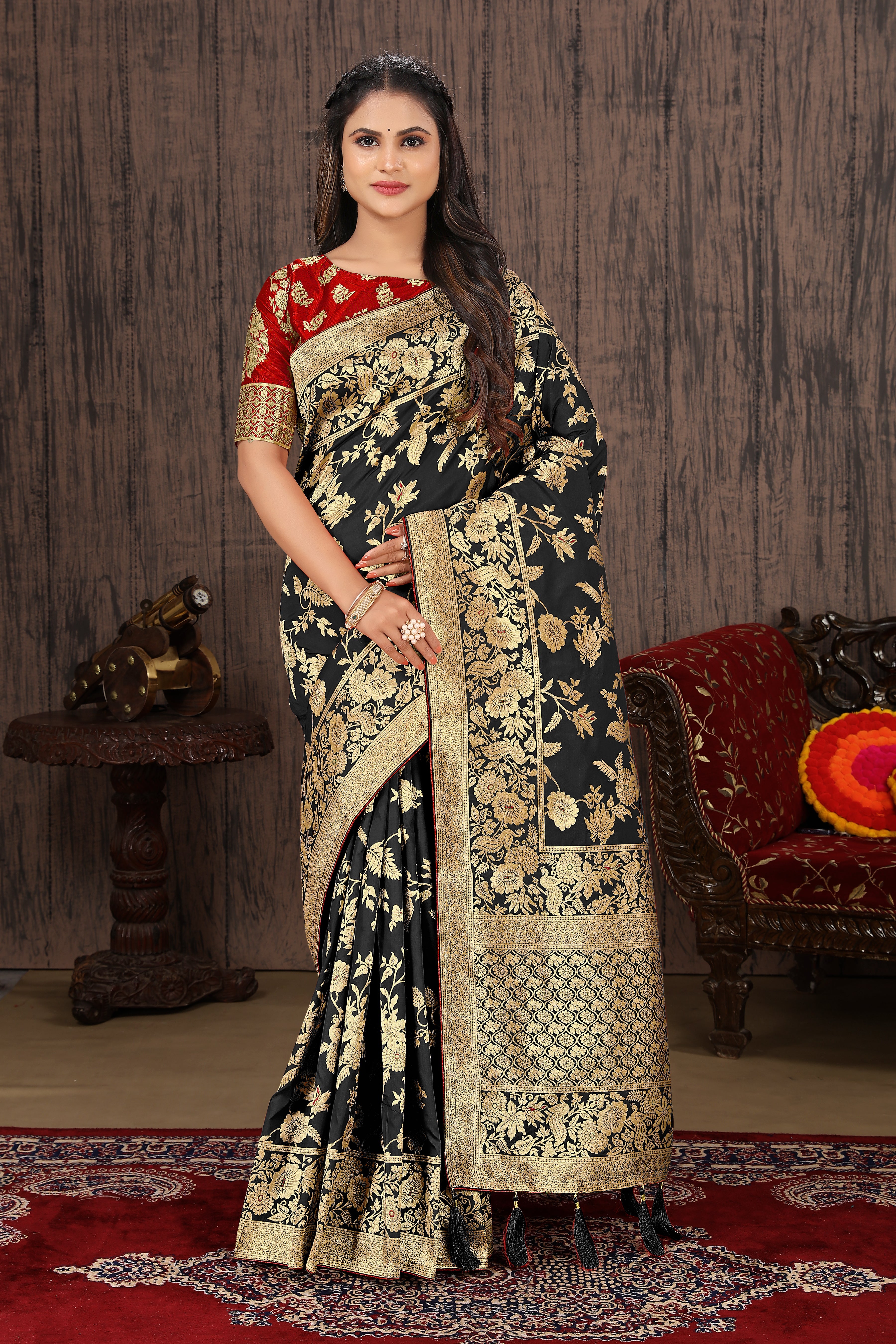 Black Banarasi Silk Blend Woven Zari Tradtionally Saree
