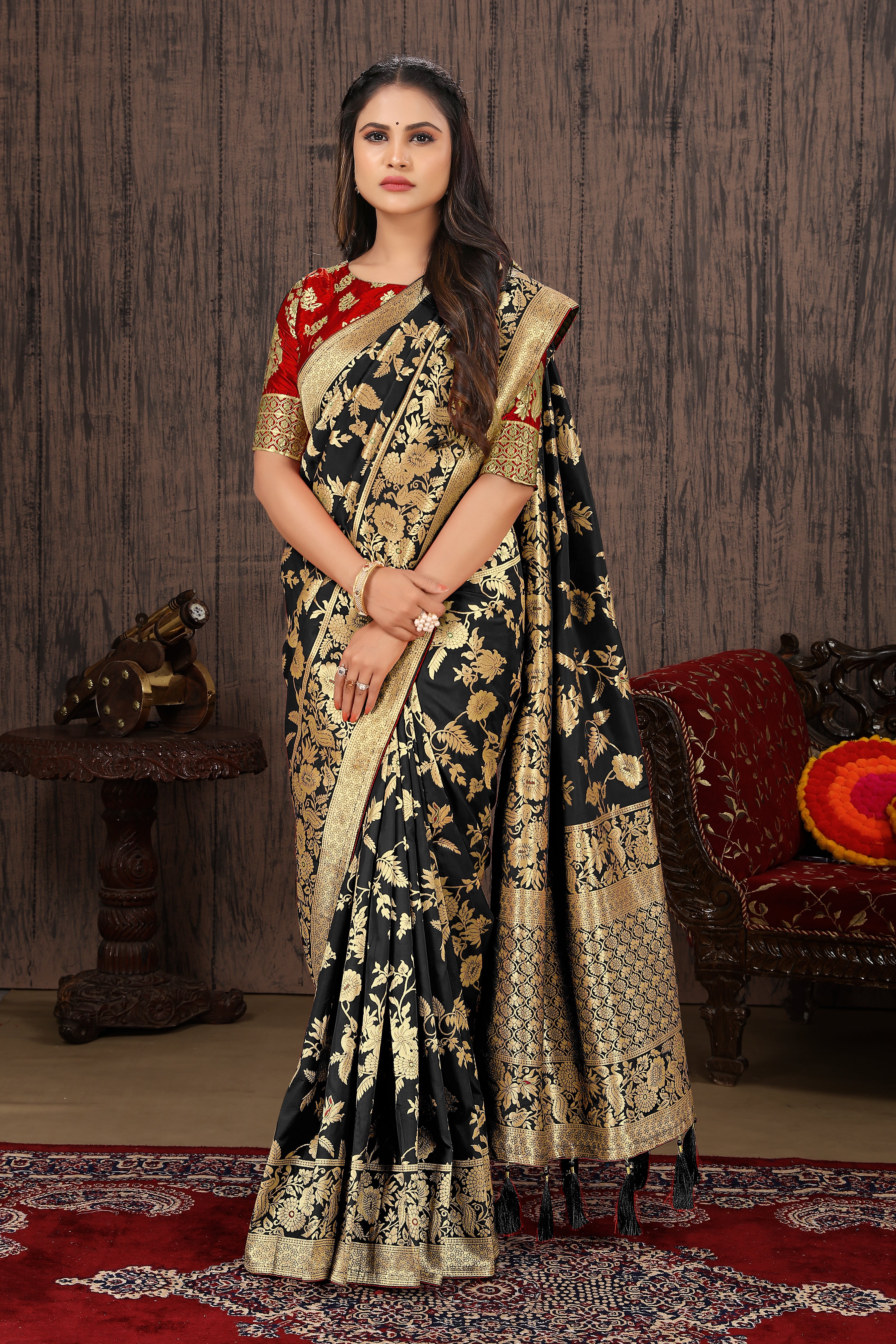 Black Banarasi Silk Blend Woven Zari Tradtionally Saree