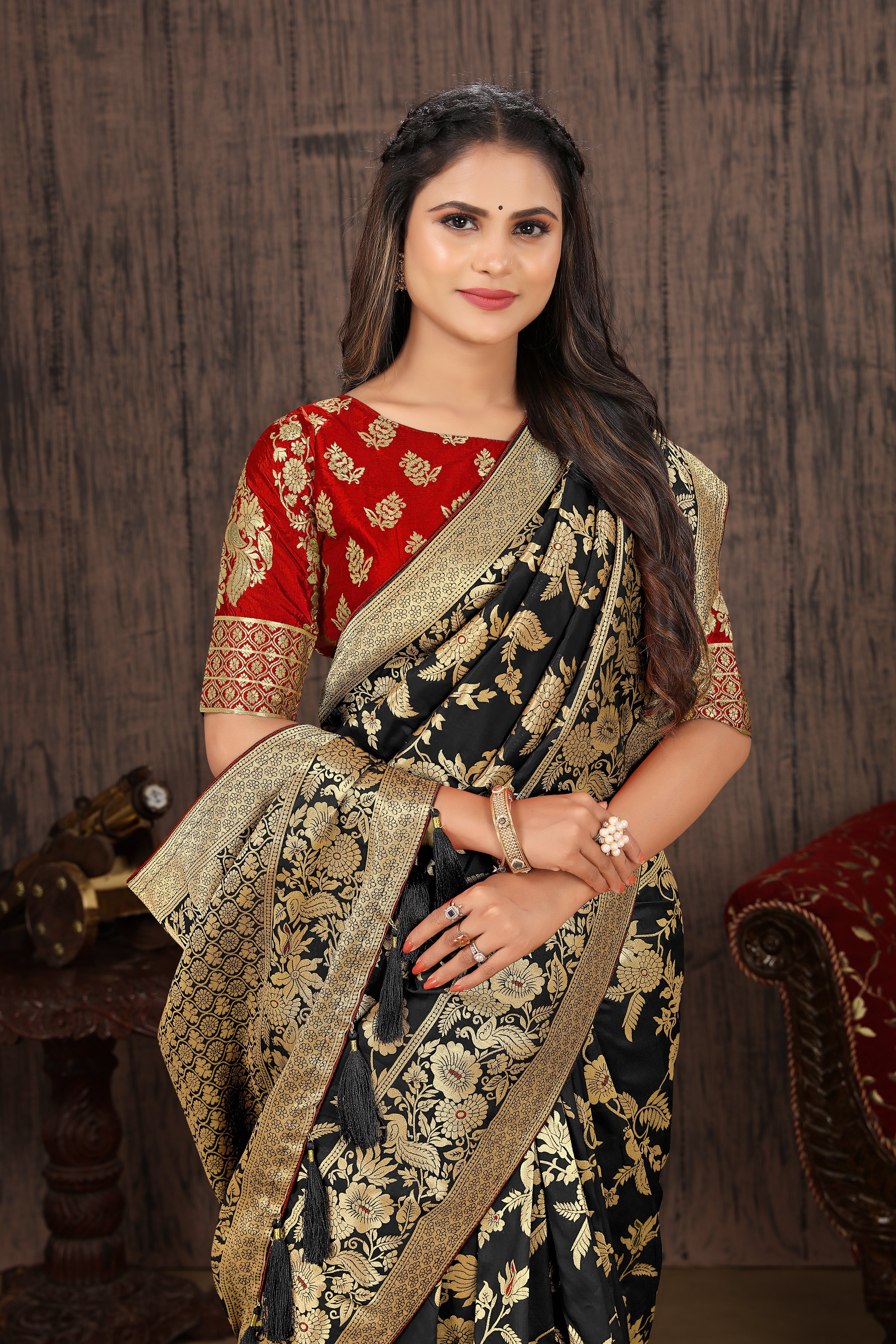 Black Banarasi Silk Blend Woven Zari Tradtionally Saree
