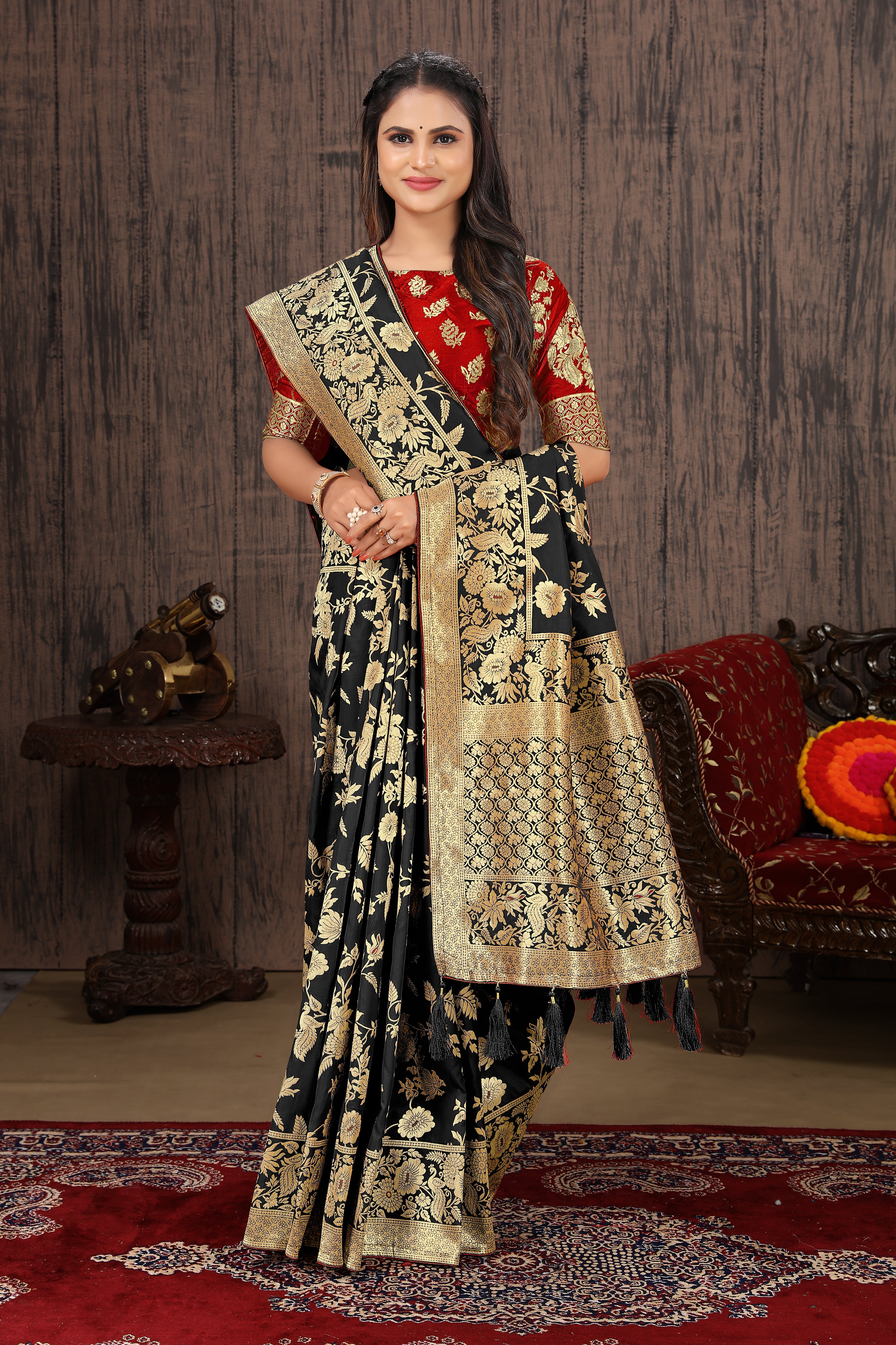Black Banarasi Silk Blend Woven Zari Tradtionally Saree