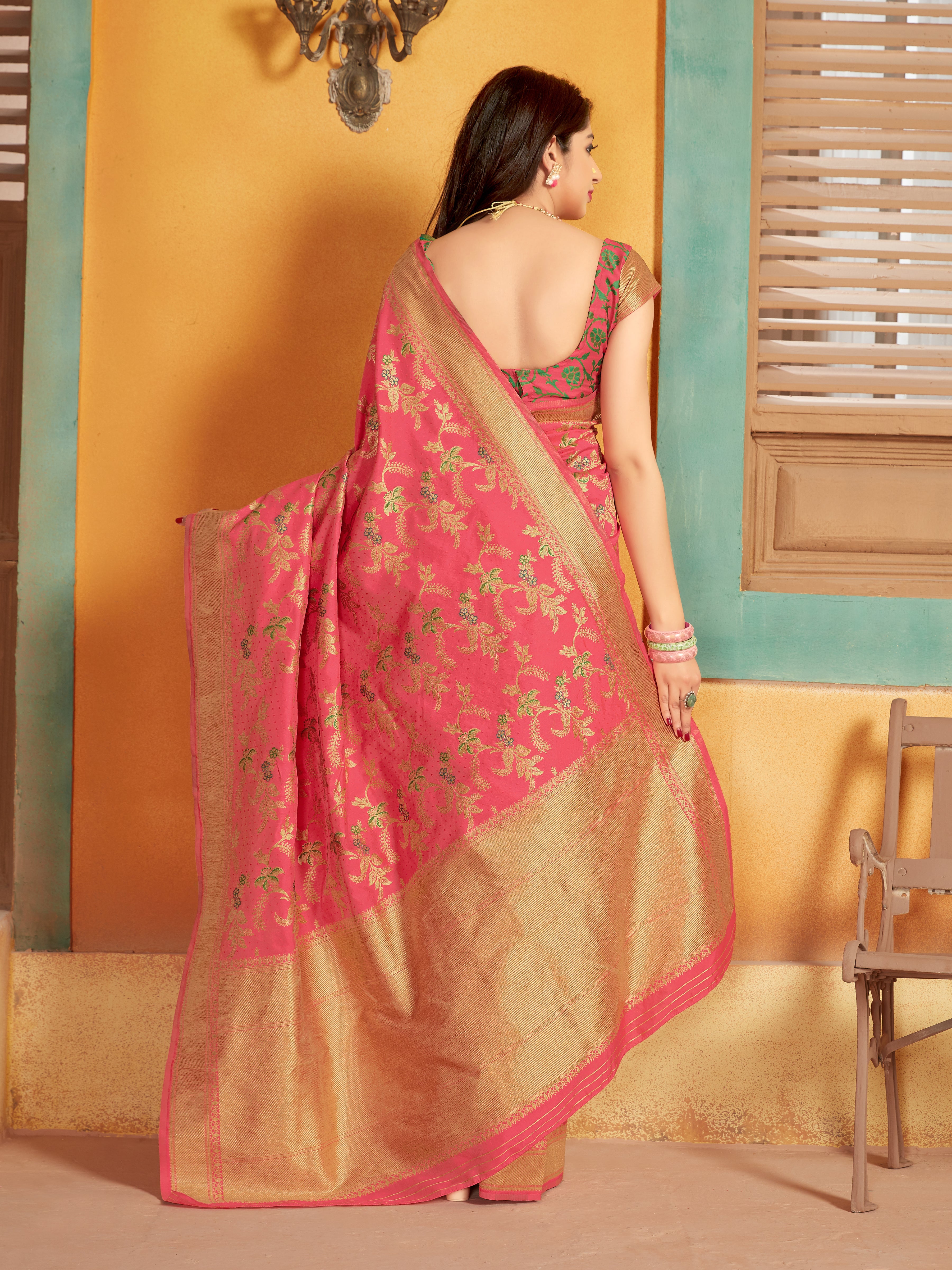Pink Banarasi Silk Blend Woven Classic Saree