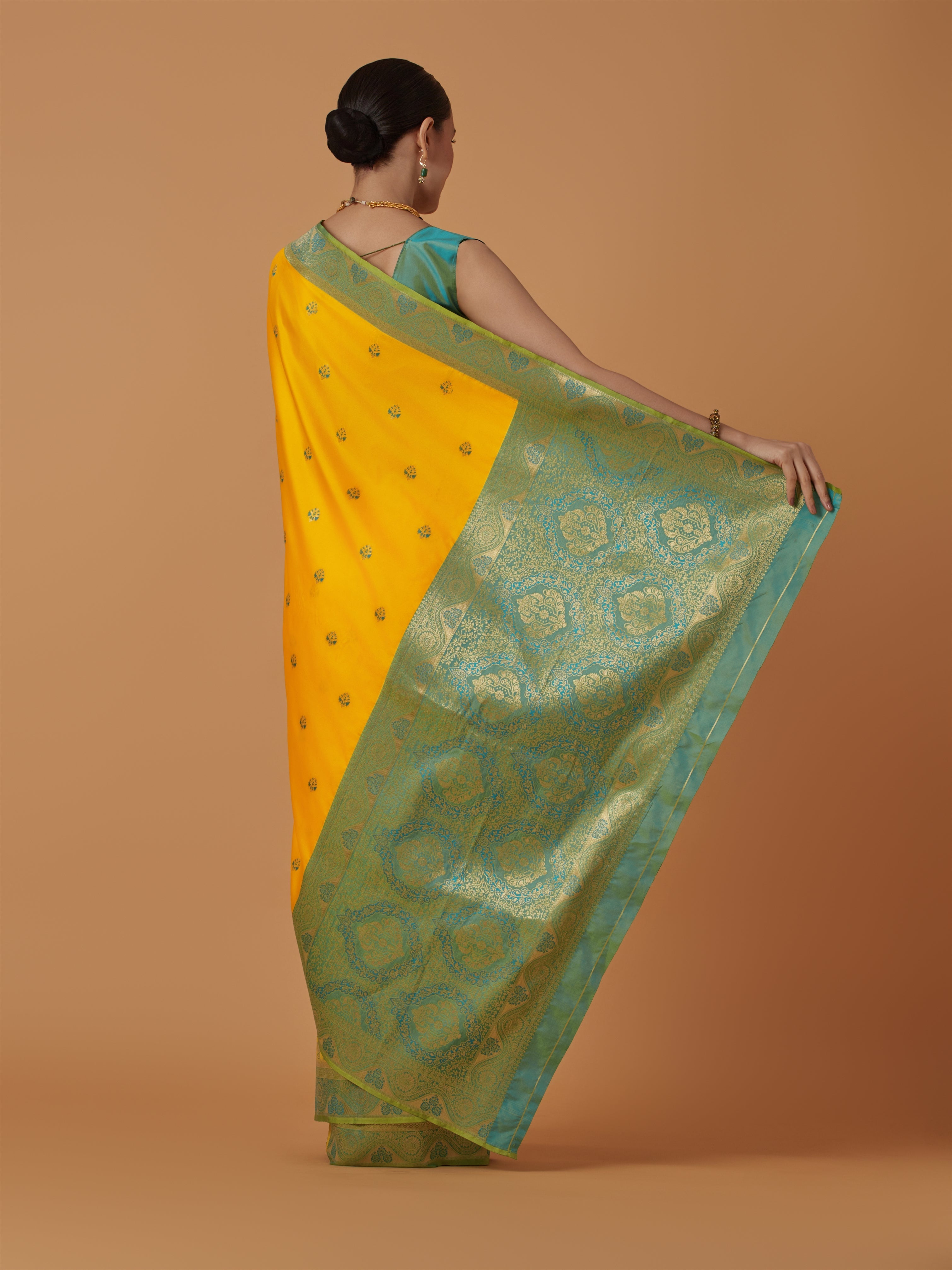 Red Banarasi Silk Dulha Dulhan Zari Woven Saree