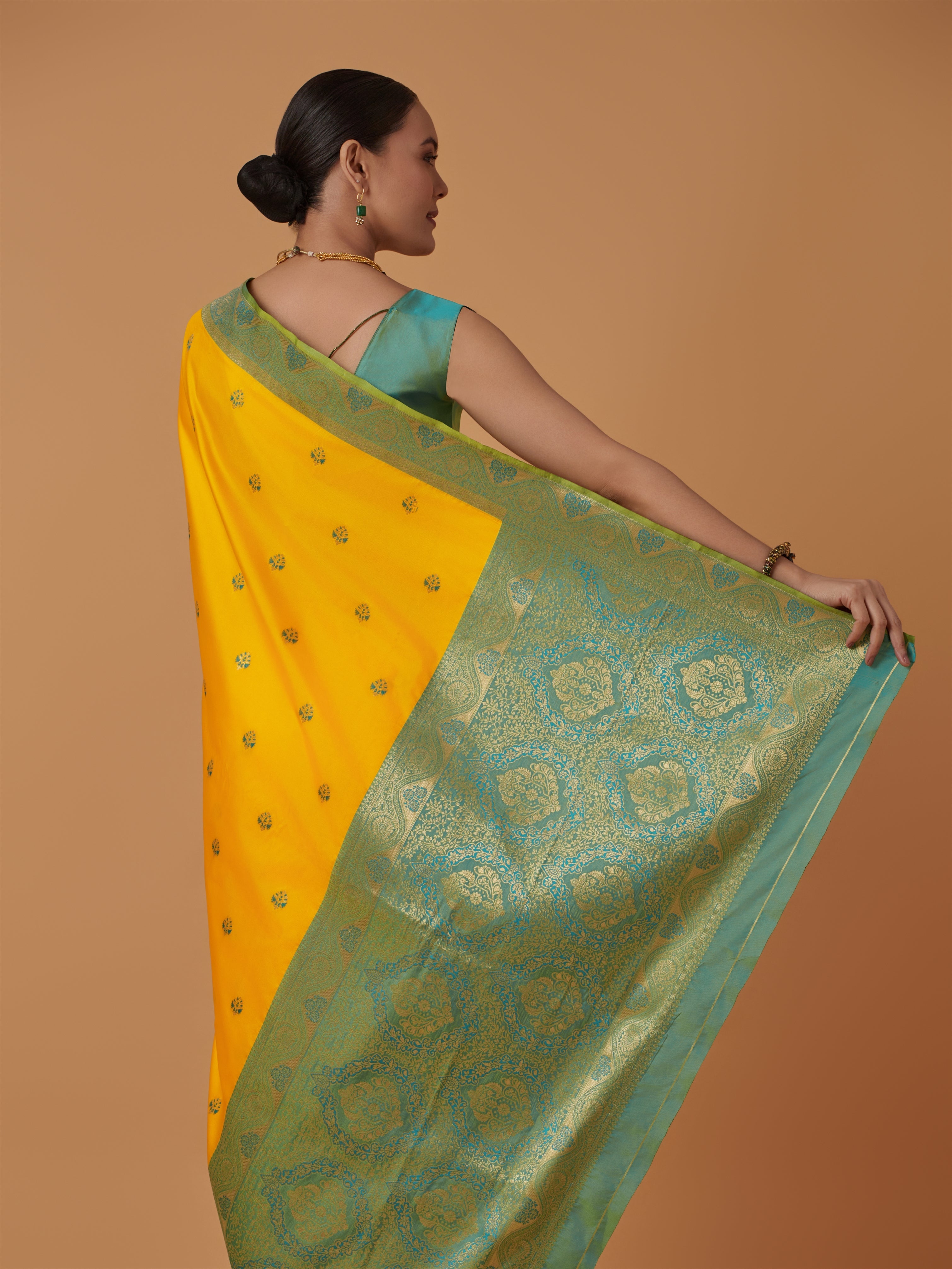 Red Banarasi Silk Dulha Dulhan Zari Woven Saree
